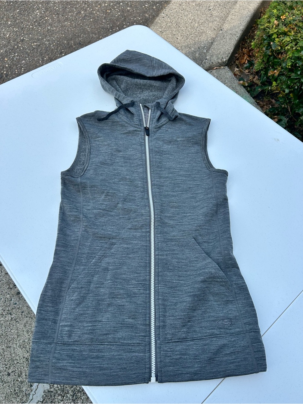 Icebreaker Sleeveless Hooded Zip Vest - Charcoal like new !!!!